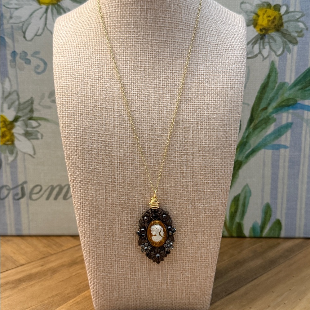 Gold Cameo Pendant Necklace - Vintage-Style Women’s Jewelry Victorian trading co